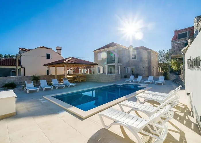 Residence & Pool Villa Schwarz Suites