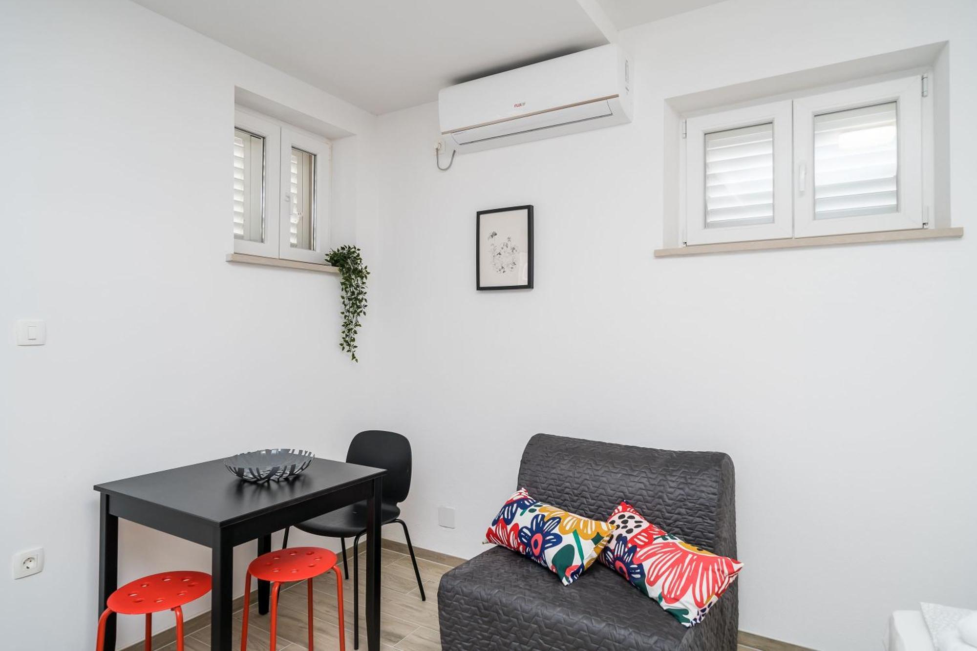 & Pool Schwarz Guest house