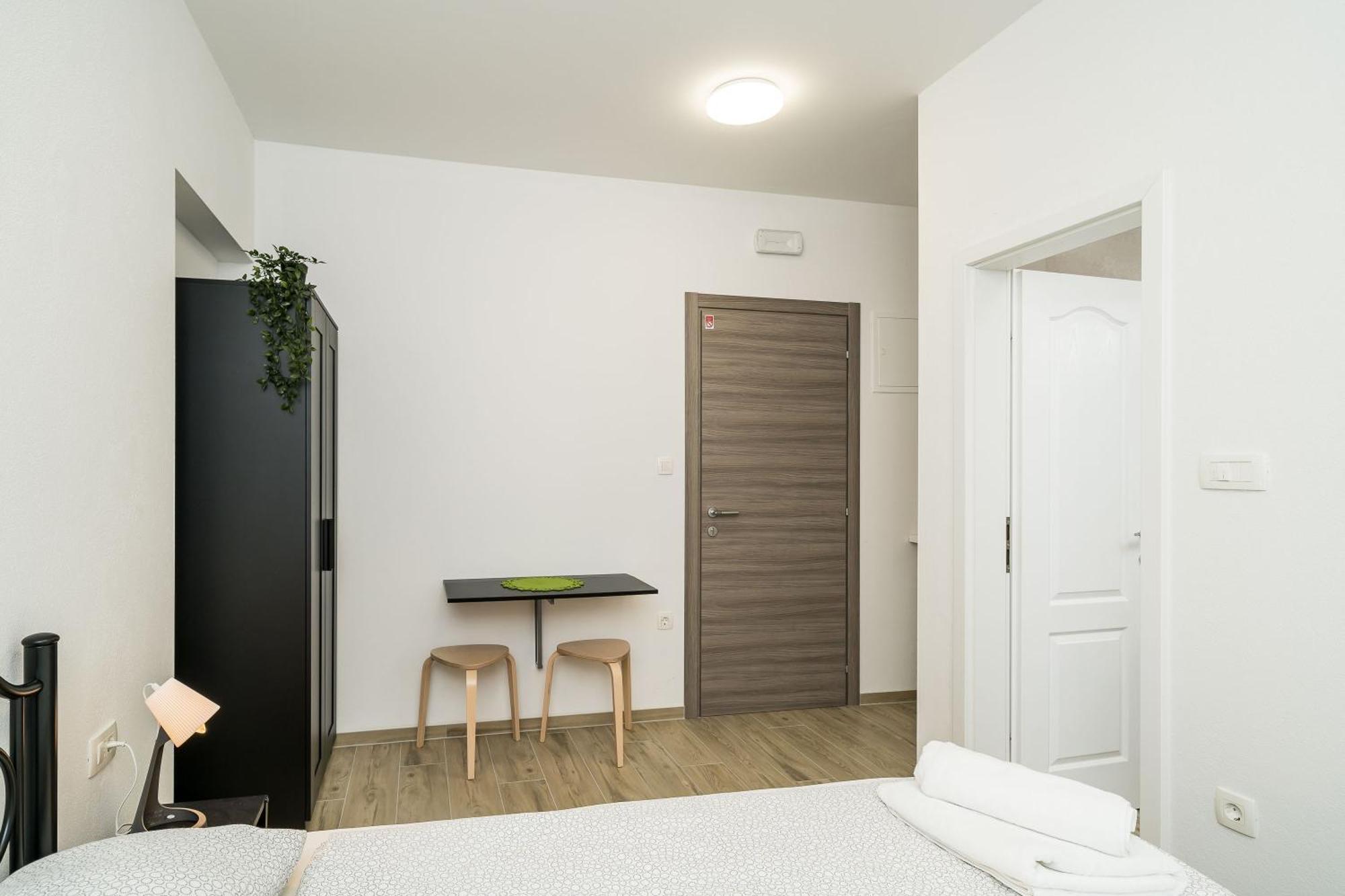 & Pool Schwarz Guest house