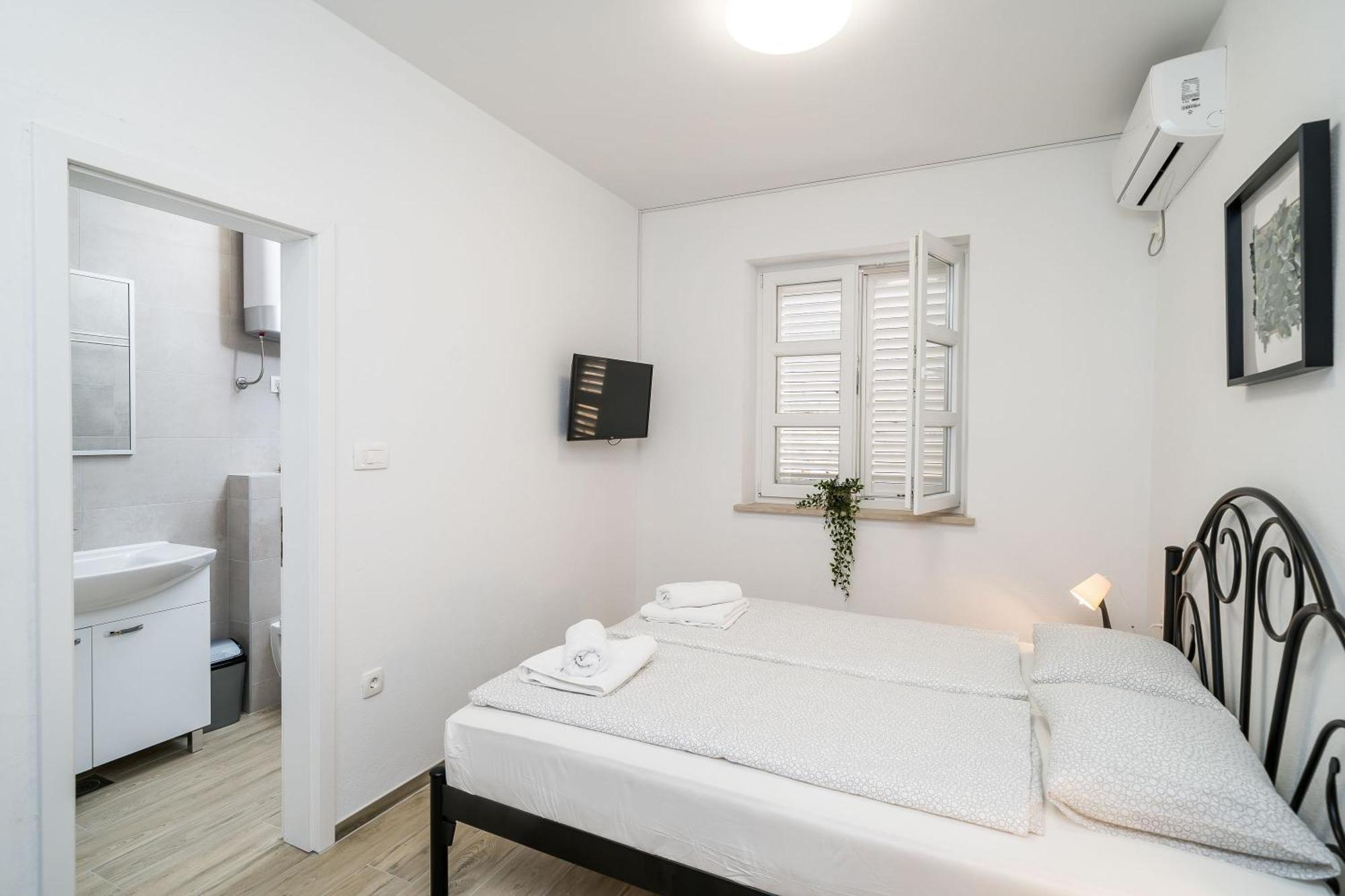 Guest house & Pool Schwarz 3*