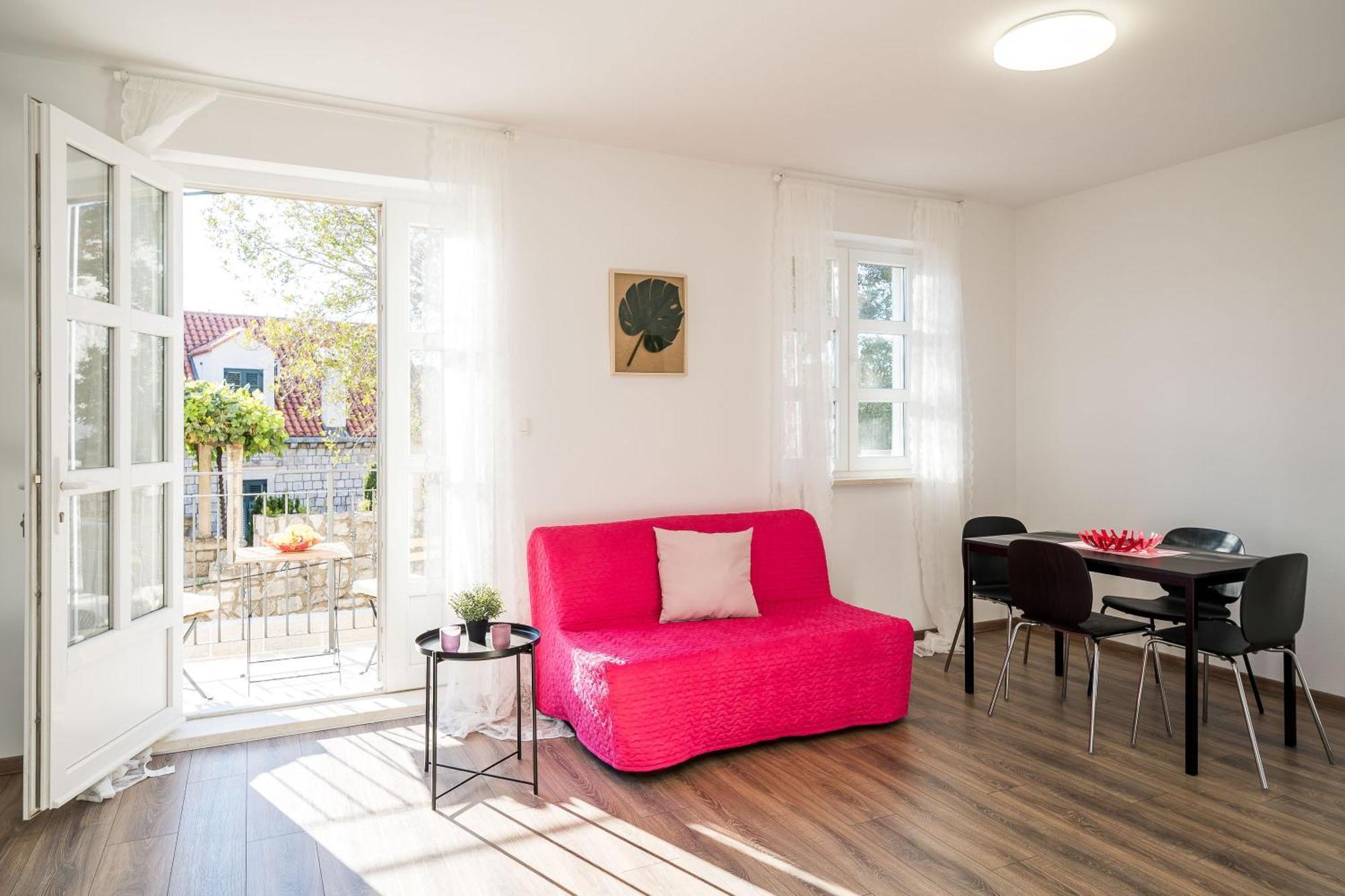 & Pool Schwarz Guest house