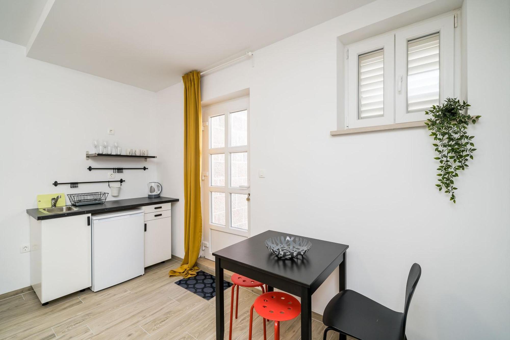 Guesthouset & Pool Schwarz