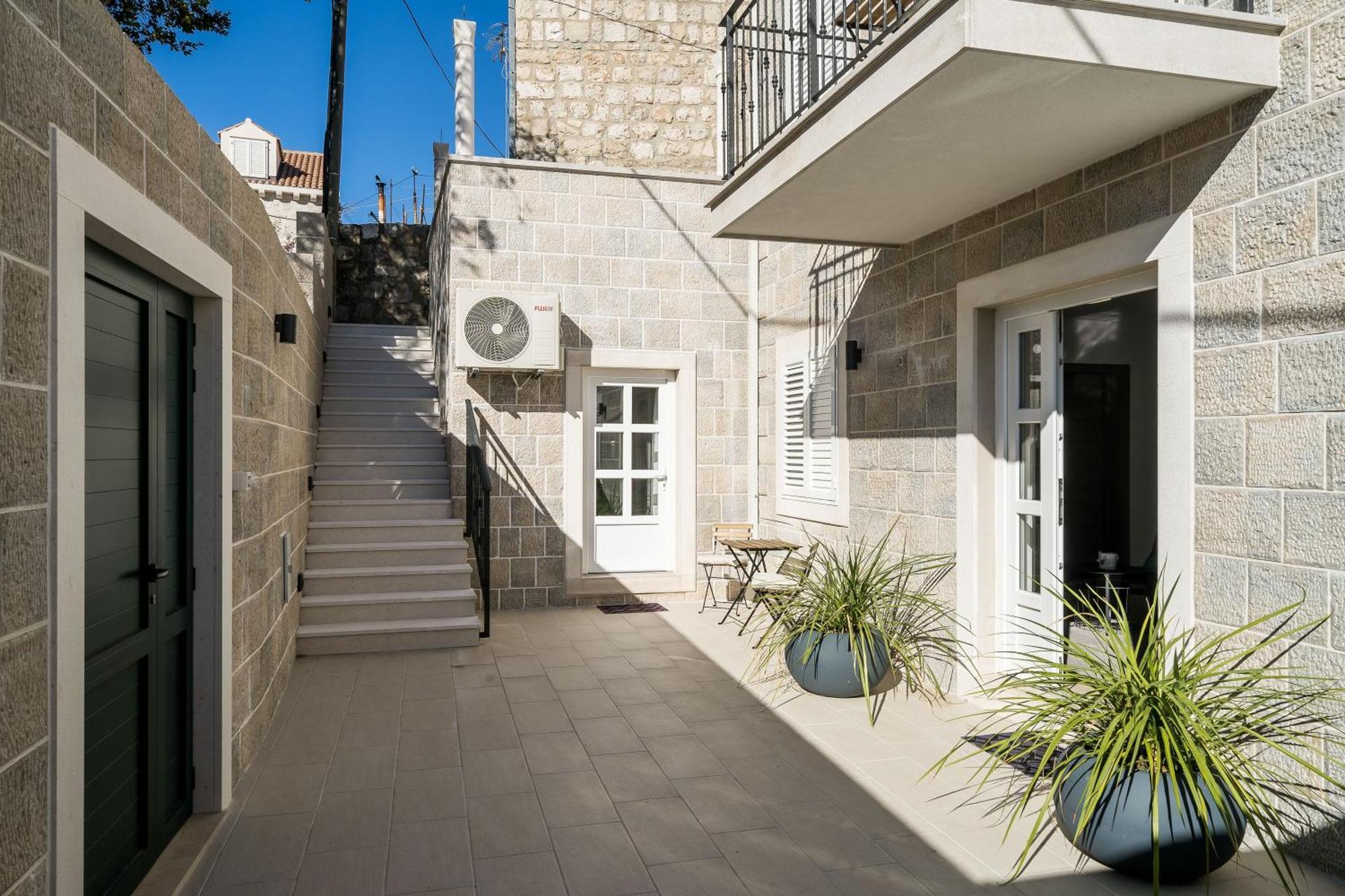 & Pool Schwarz Guesthouset Cavtat